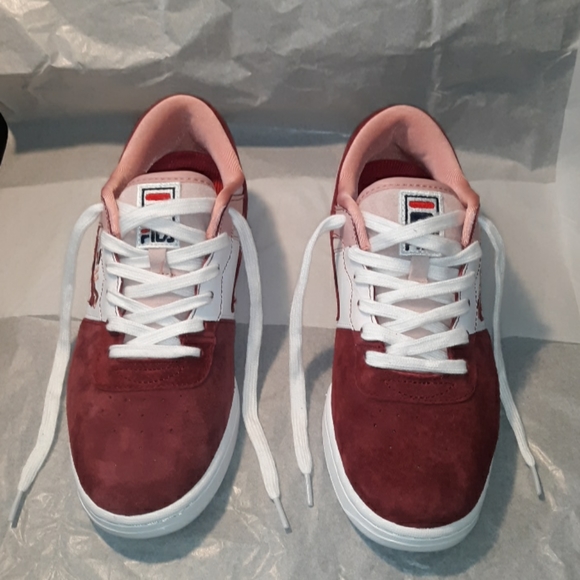 🚨 Fila Classic Sneakers Women size 9 Brand NEW - Picture 2 of 8